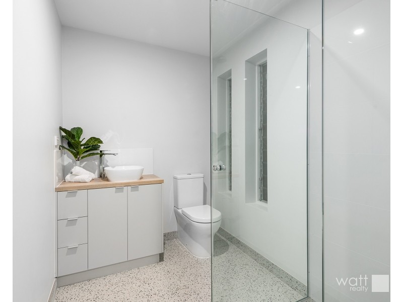 15 Ashley Road, Chermside West QLD 4032