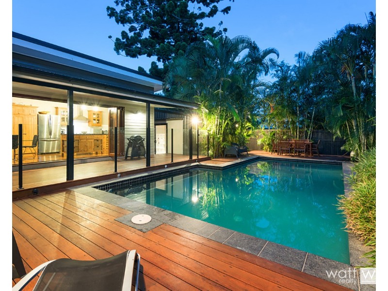 15 Raymond Street, Shorncliffe QLD 4017