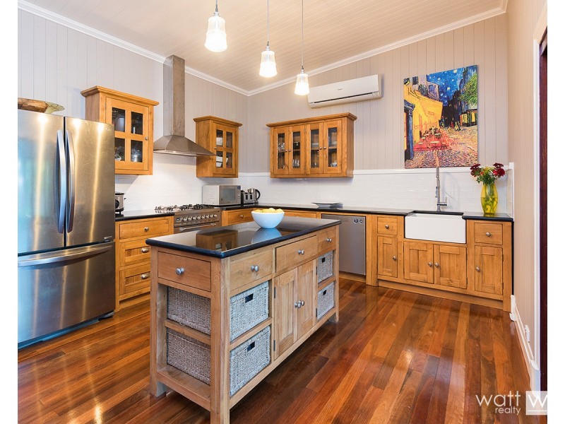 15 Raymond Street, Shorncliffe QLD 4017