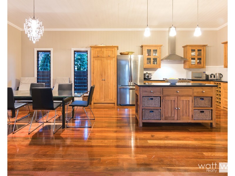 15 Raymond Street, Shorncliffe QLD 4017