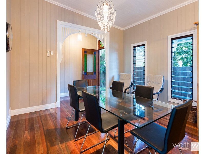 15 Raymond Street, Shorncliffe QLD 4017