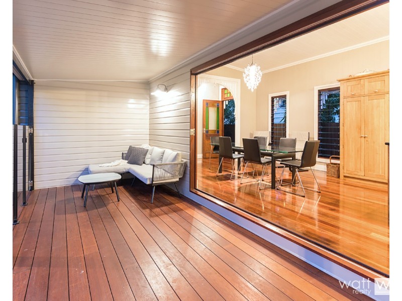 15 Raymond Street, Shorncliffe QLD 4017