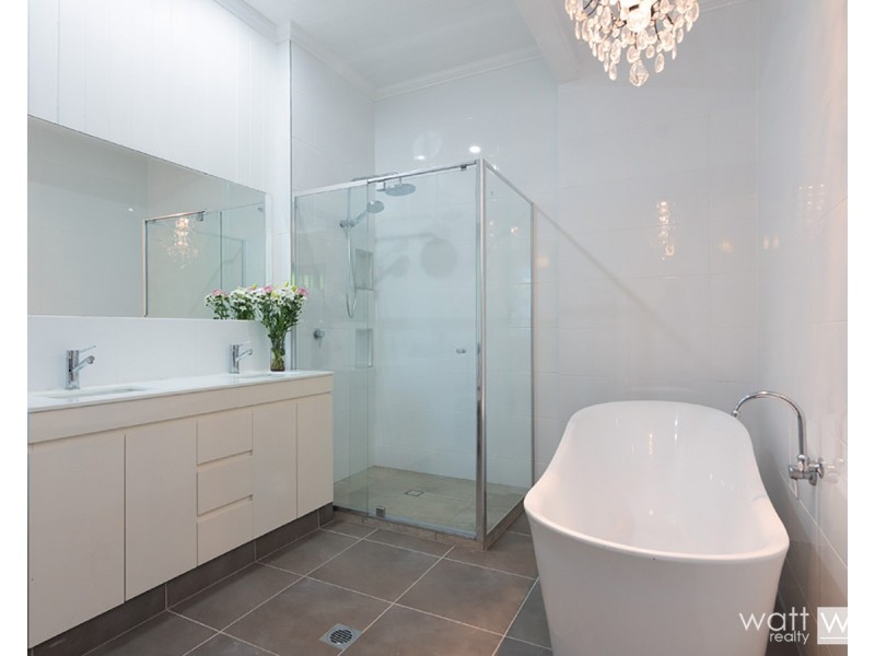 15 Raymond Street, Shorncliffe QLD 4017