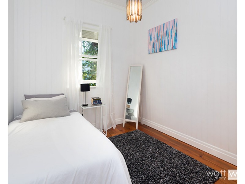 15 Raymond Street, Shorncliffe QLD 4017