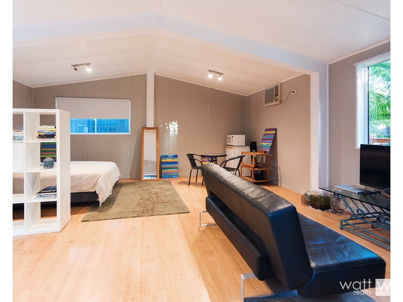 15 Raymond Street, Shorncliffe QLD 4017