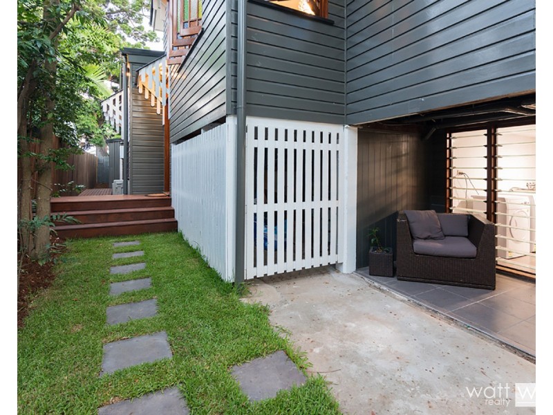 15 Raymond Street, Shorncliffe QLD 4017