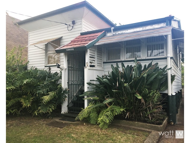 16 Arthur Street, Woody Point QLD 4019