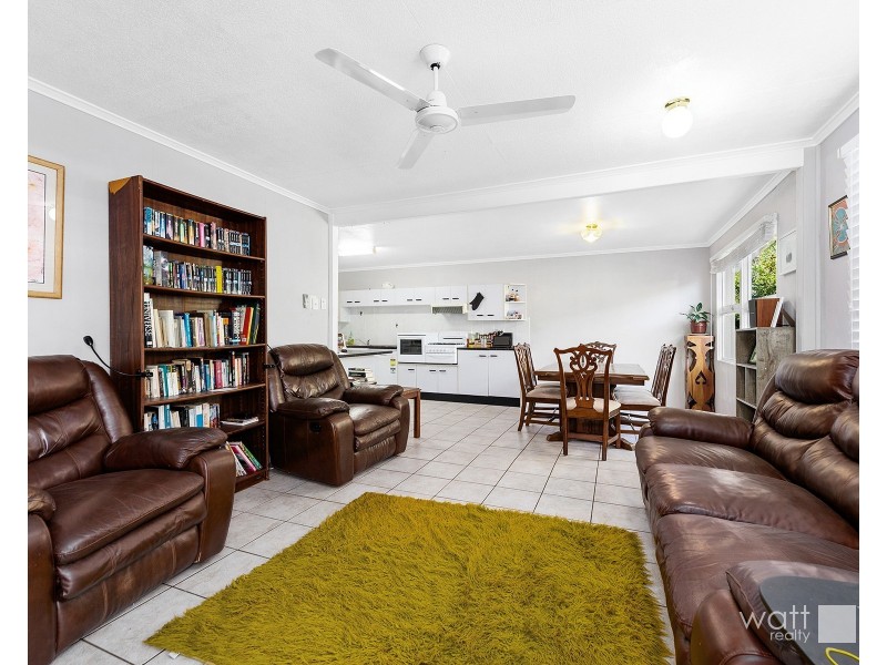 35 Gowen Street, Shorncliffe QLD 4017