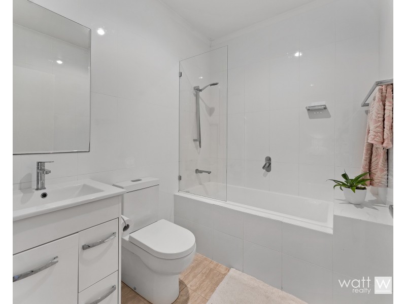 3 Coolabah Crescent, Bridgeman Downs QLD 4035