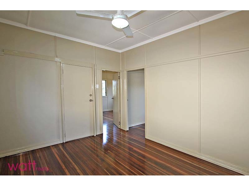 7 Inglis Street, Woody Point QLD 4019