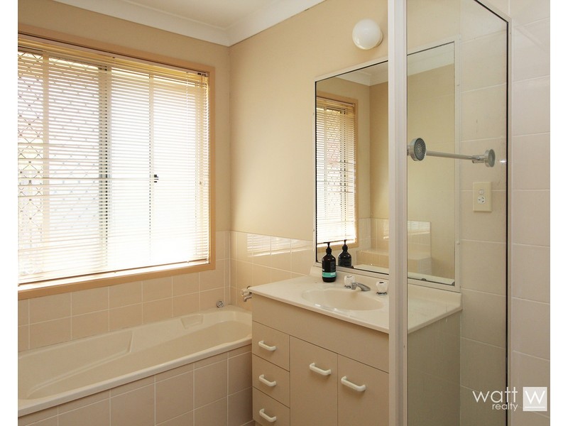 8 Rose Crescent, Fitzgibbon QLD 4018