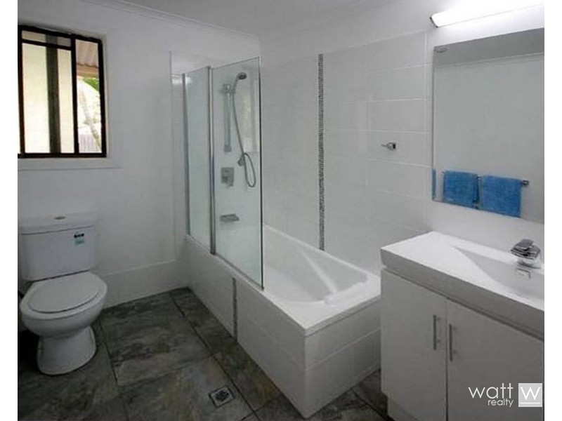 32 Ashley Road, Chermside West QLD 4032