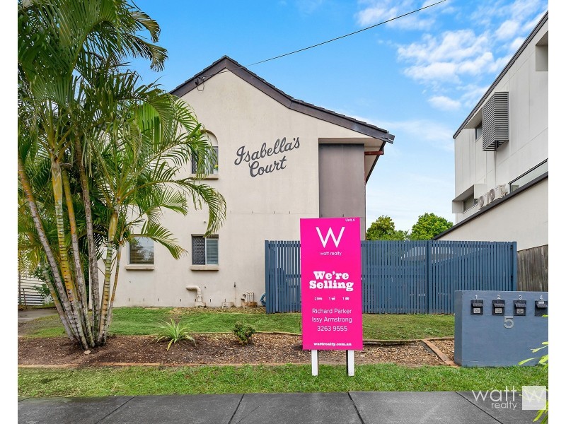 4/5 Curwen Terrace, Chermside QLD 4032