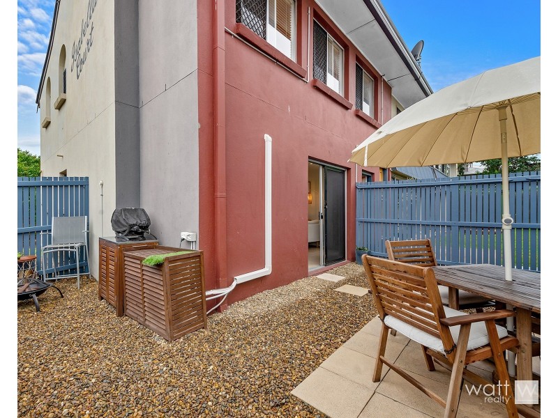 4/5 Curwen Terrace, Chermside QLD 4032