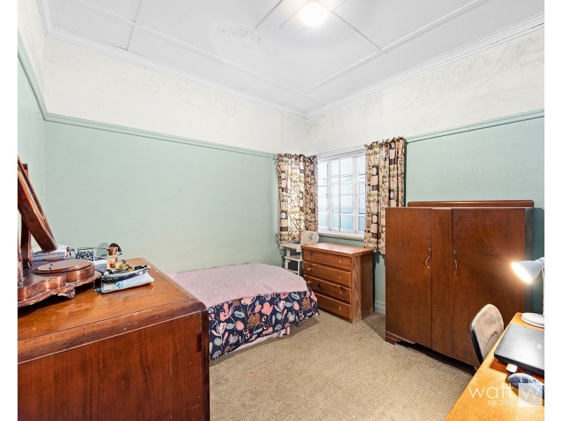 18 Barker Street, Wavell Heights QLD 4012