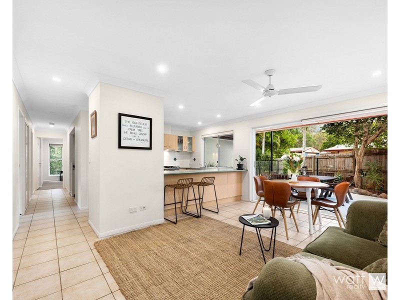 10 Amanda Place, Bridgeman Downs QLD 4035