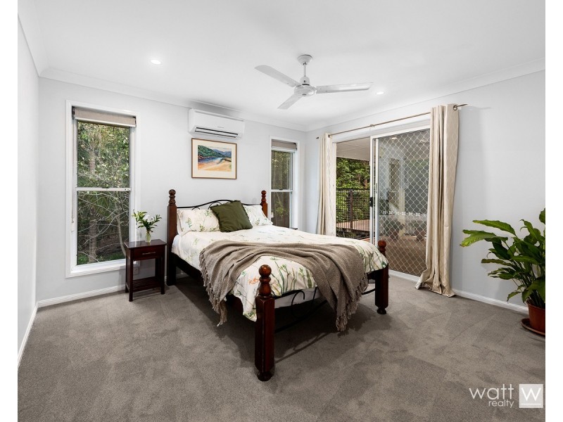 10 Amanda Place, Bridgeman Downs QLD 4035