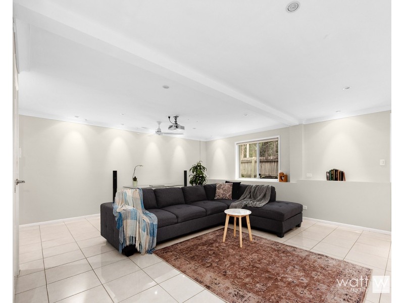 10 Amanda Place, Bridgeman Downs QLD 4035