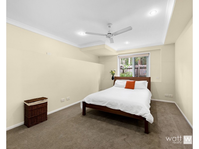 10 Amanda Place, Bridgeman Downs QLD 4035