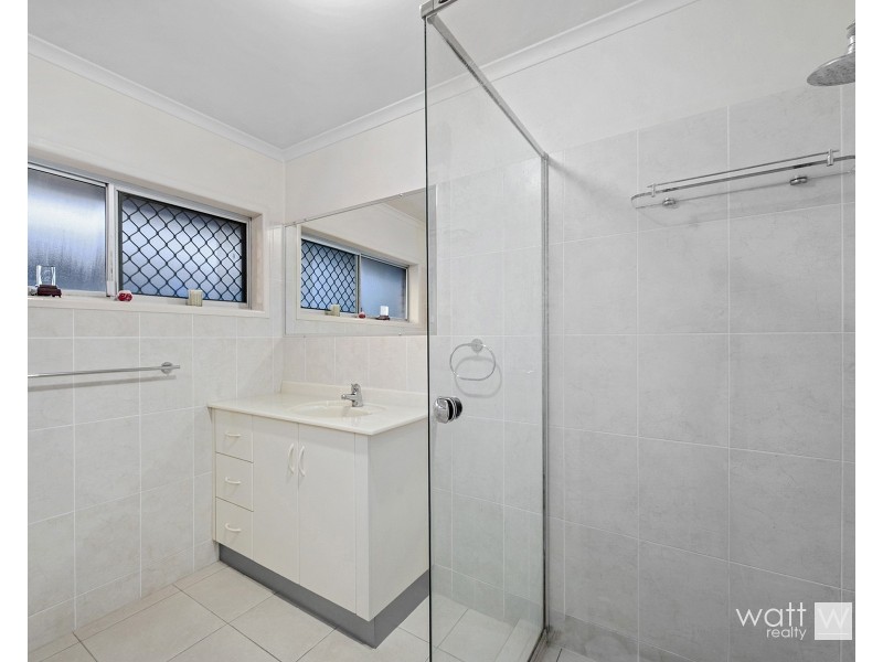 8 Kensington Way, Strathpine QLD 4500