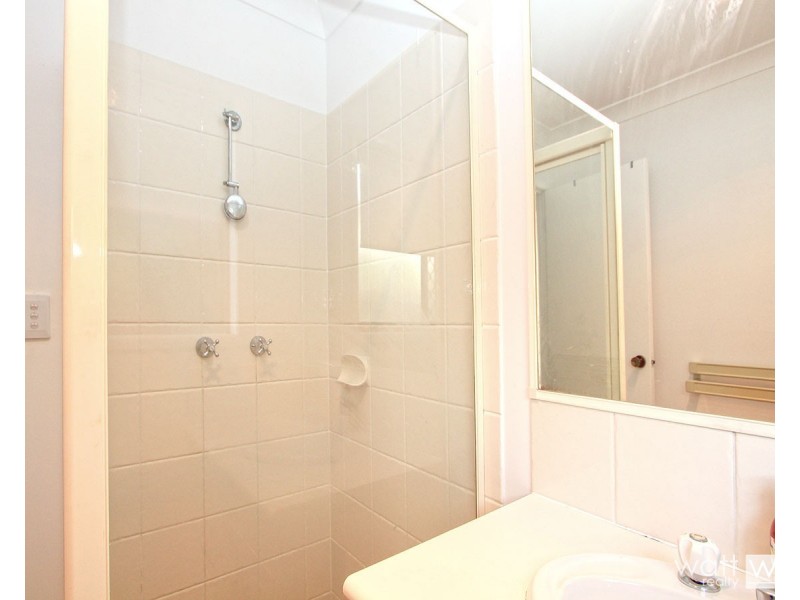 2/9 Conifer Close, Fitzgibbon QLD 4018