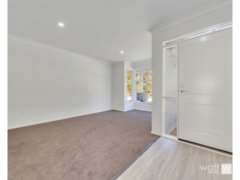 1 Sarsfield Place, Bridgeman Downs QLD 4035