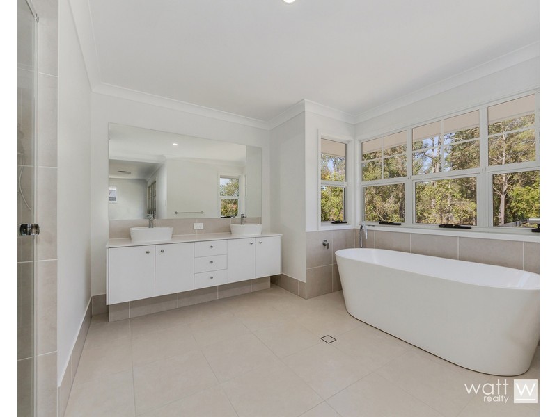 1 Sarsfield Place, Bridgeman Downs QLD 4035