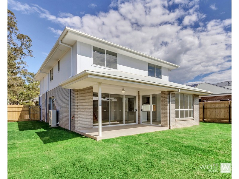 1 Sarsfield Place, Bridgeman Downs QLD 4035
