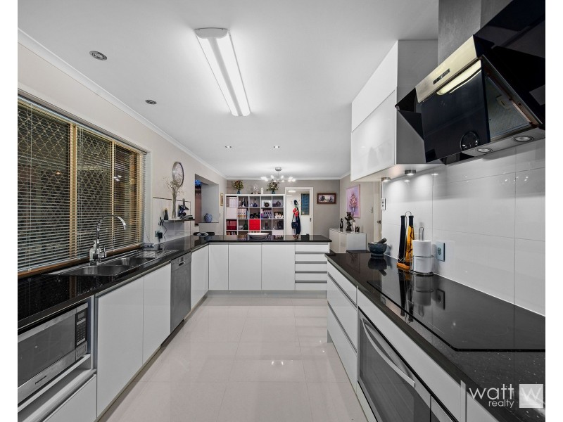 8 Crockford  Place, Everton Park QLD 4053