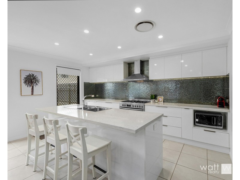 6 Saltbeck Close, Bridgeman Downs QLD 4035