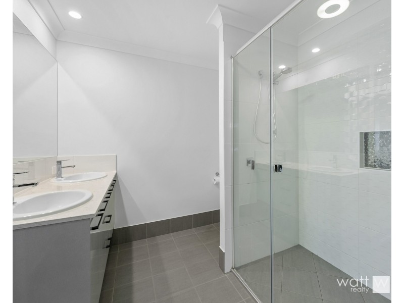 6 Saltbeck Close, Bridgeman Downs QLD 4035