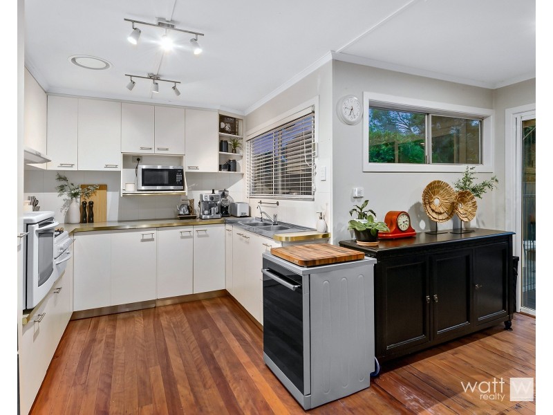 16 Cranbourne Street, Chermside West QLD 4032
