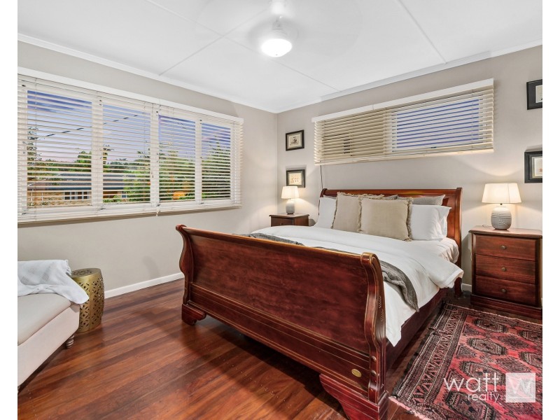 16 Cranbourne Street, Chermside West QLD 4032