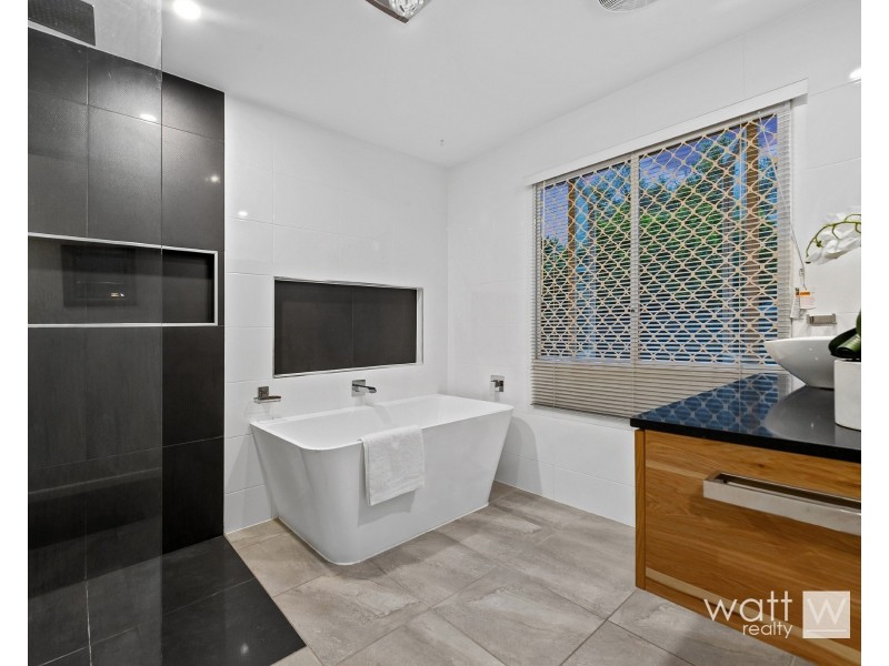 16 Cranbourne Street, Chermside West QLD 4032