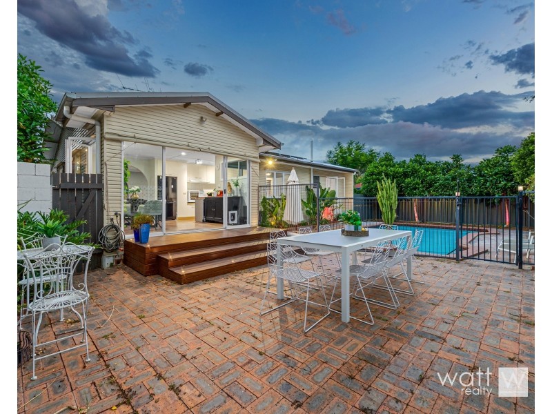 16 Cranbourne Street, Chermside West QLD 4032