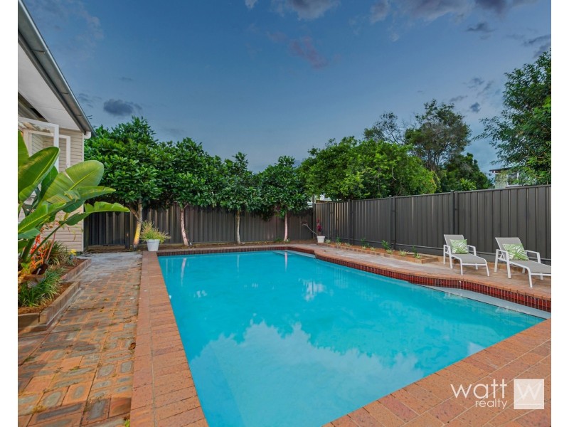 16 Cranbourne Street, Chermside West QLD 4032