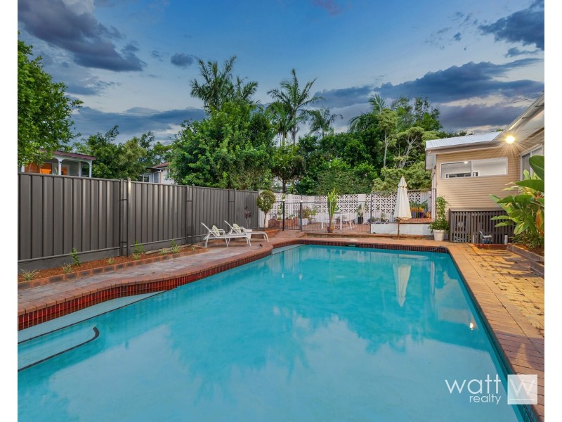 16 Cranbourne Street, Chermside West QLD 4032