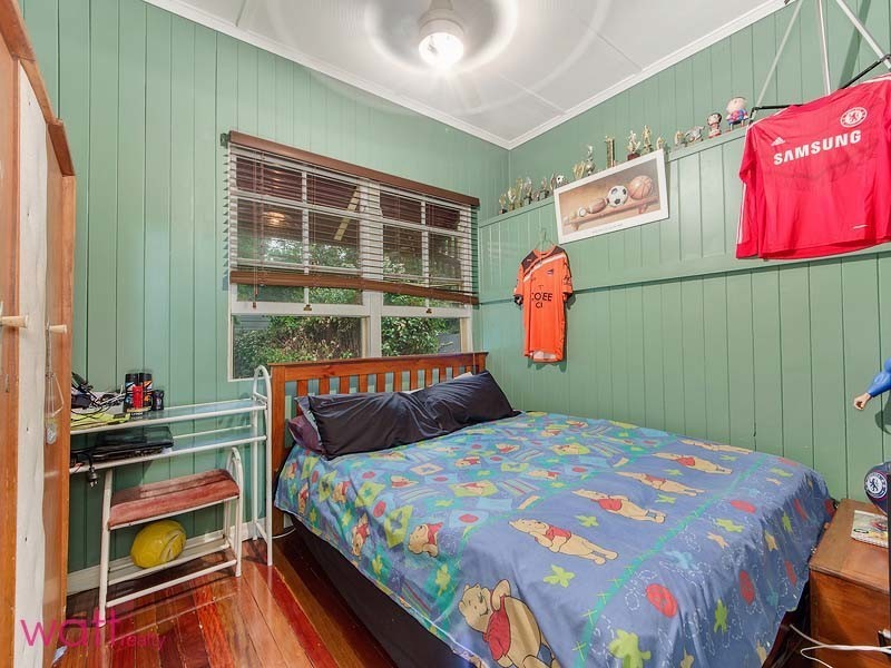 54 Bracken Ridge Road, Sandgate QLD 4017