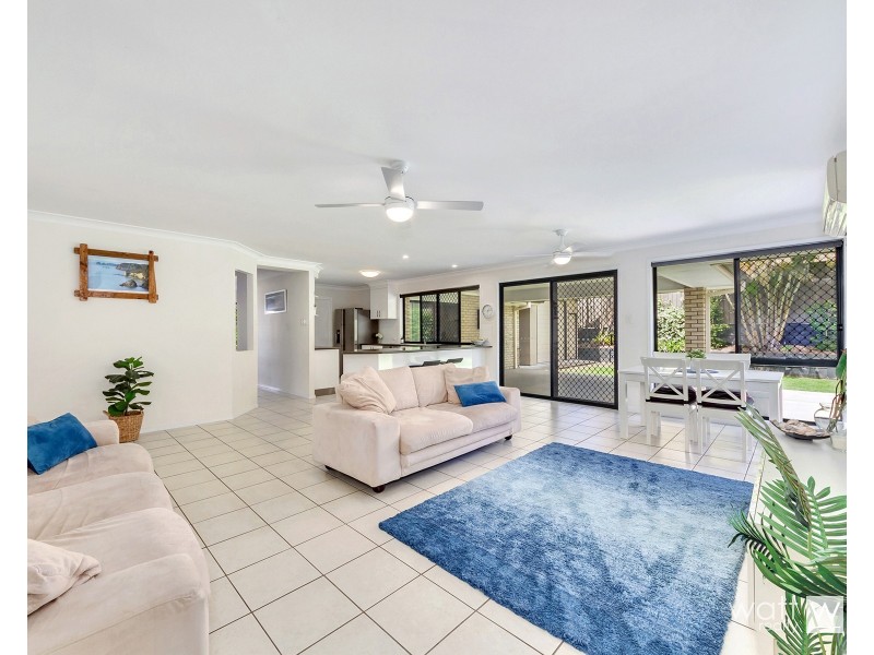 8 Pinehurst Court, Albany Creek QLD 4035