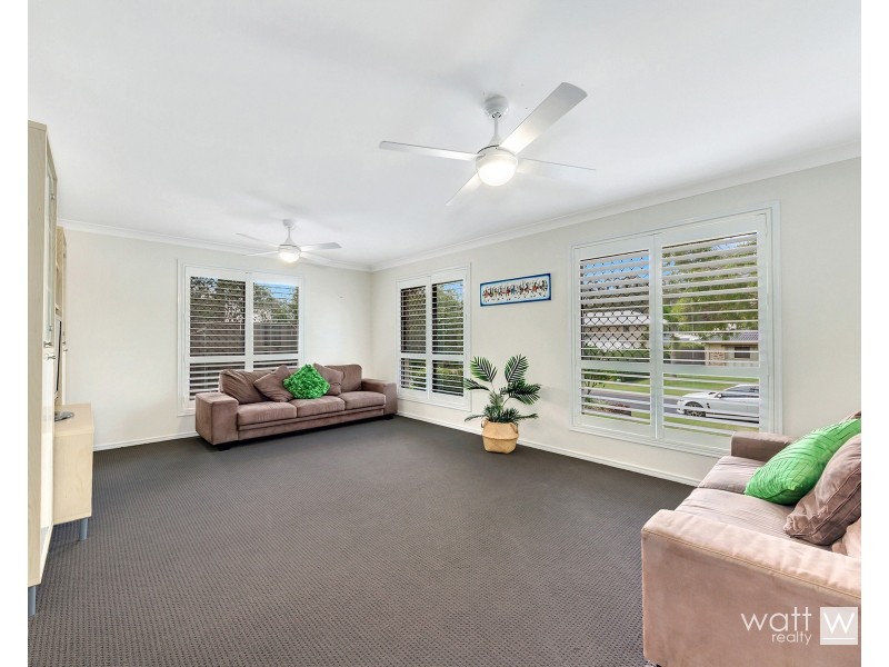 8 Pinehurst Court, Albany Creek QLD 4035