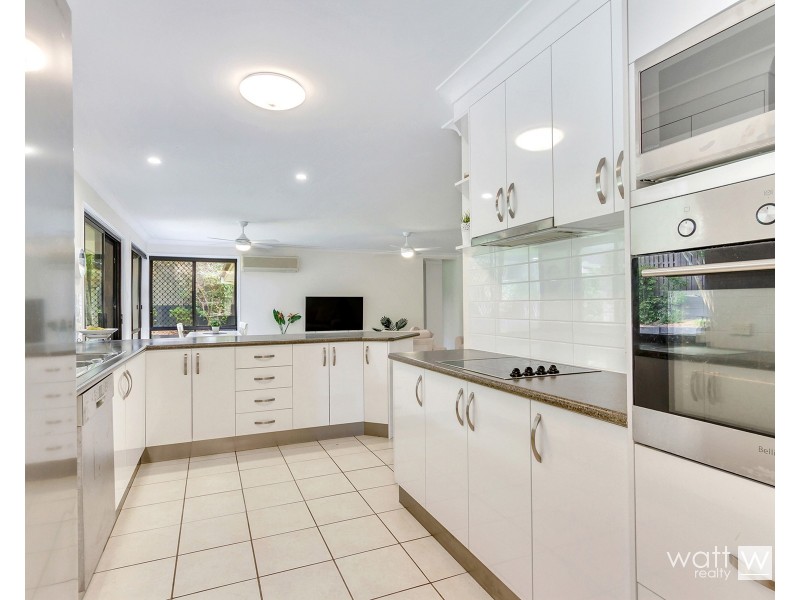 8 Pinehurst Court, Albany Creek QLD 4035