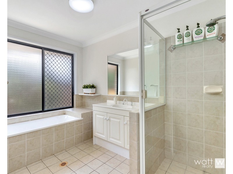 8 Pinehurst Court, Albany Creek QLD 4035