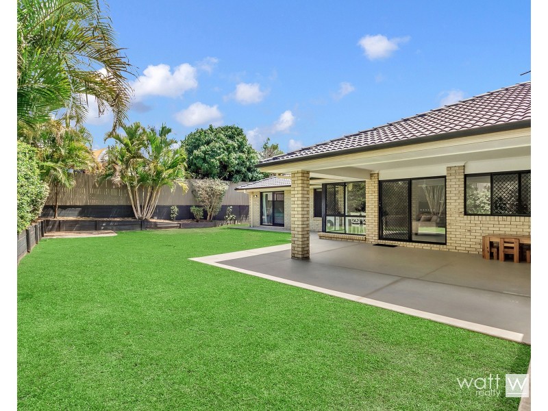 8 Pinehurst Court, Albany Creek QLD 4035