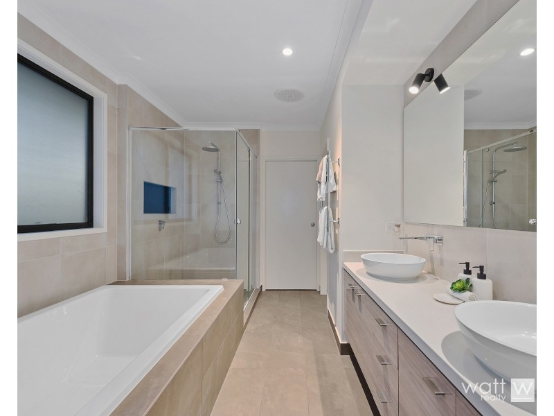 5 Needham Place, Bridgeman Downs QLD 4035