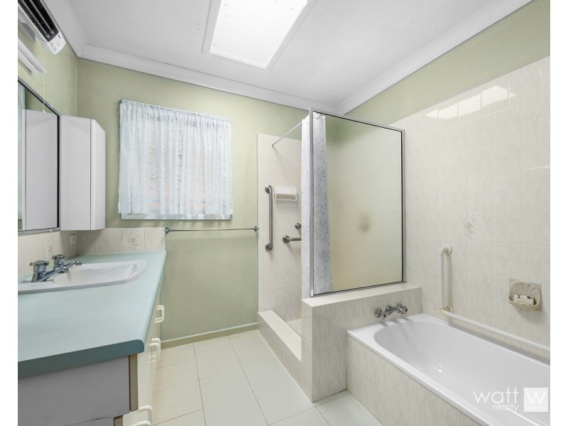 24 Graymond Street, Chermside West QLD 4032