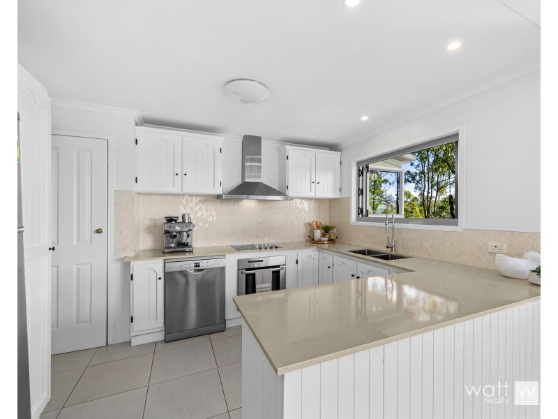 17 Hutton Road, Ferny Hills QLD 4055