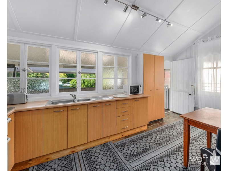 44 Palm Avenue, Shorncliffe QLD 4017