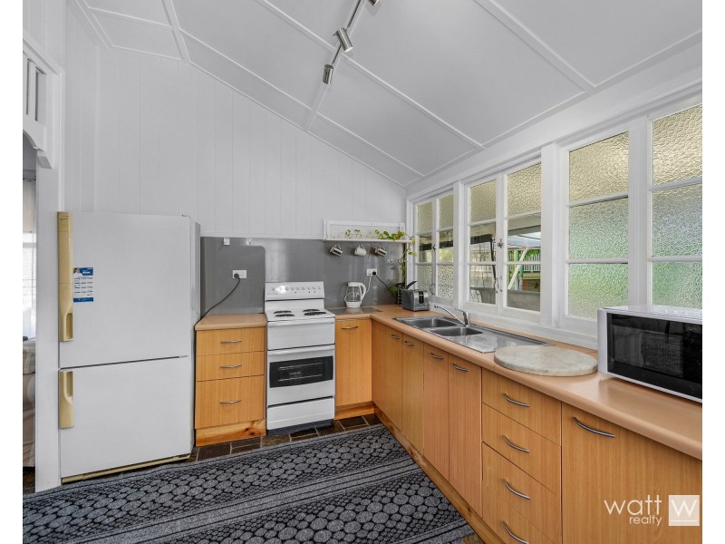 44 Palm Avenue, Shorncliffe QLD 4017