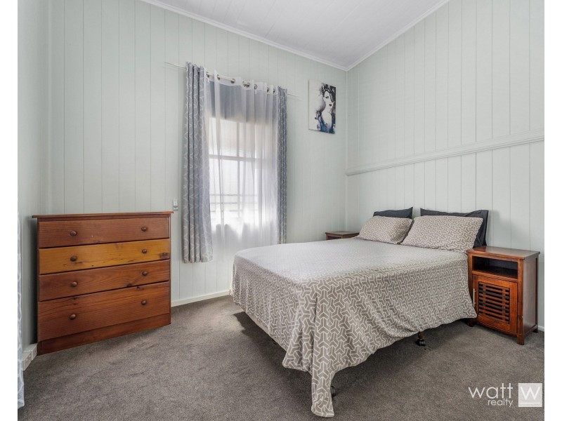 44 Palm Avenue, Shorncliffe QLD 4017