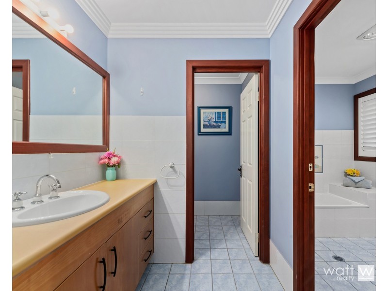 166 Bangalow Street, Bridgeman Downs QLD 4035